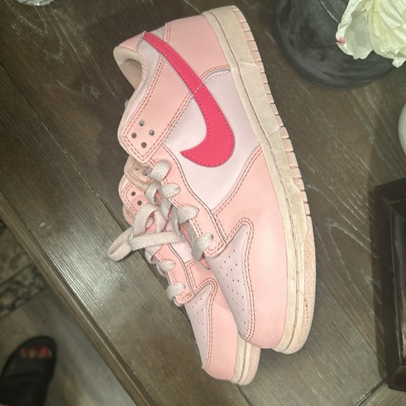 Nike Dunk Low (GS)⭐⭐ "Triple Pink" Barbie - Picture 3 of 8